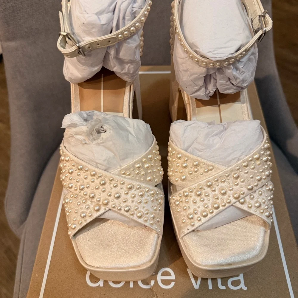Dolce Vita Wessi Platform Heels